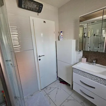 Near The City Center And International Airport In Daire *